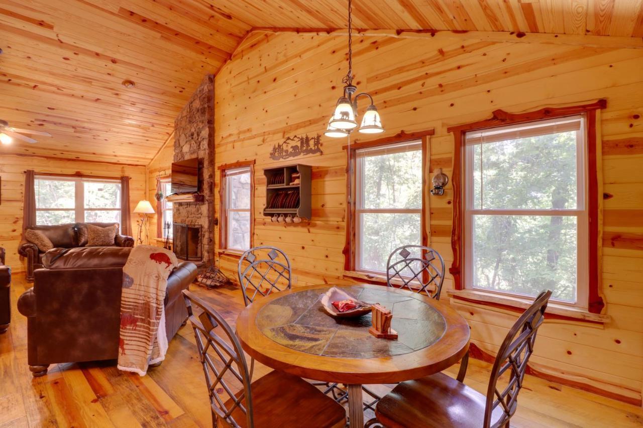 Romantic Mountain View Cabin Rental Near Downtown! Exterior photo