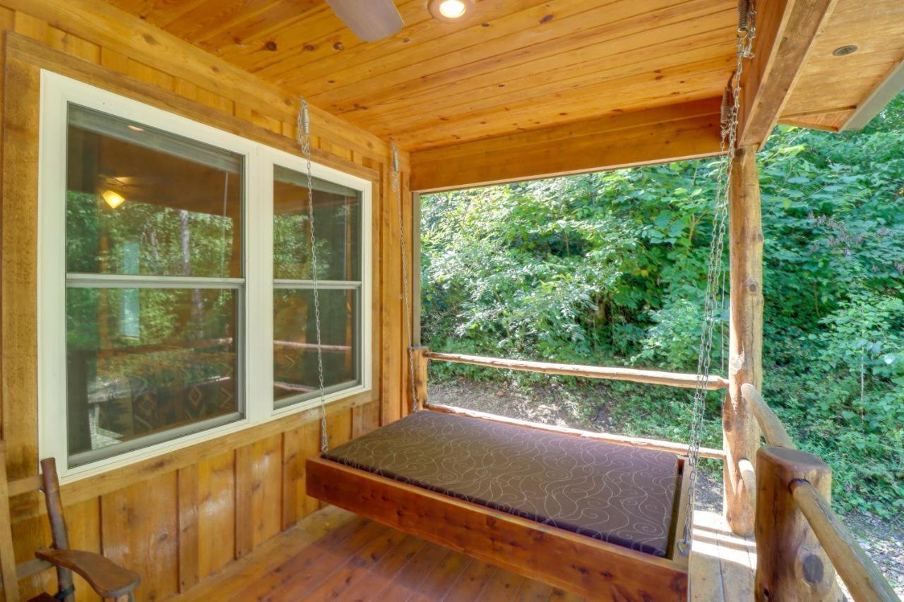 Romantic Mountain View Cabin Rental Near Downtown! Exterior photo