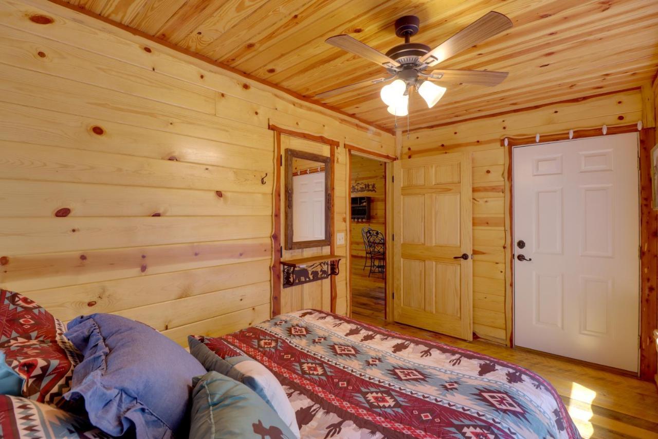 Romantic Mountain View Cabin Rental Near Downtown! Exterior photo